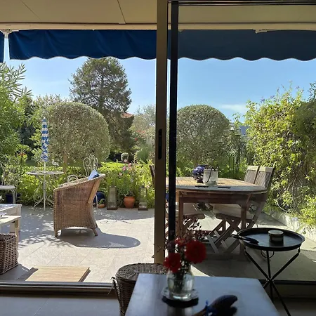 2 Chambres, Terrasses, Proche Et Commerces A Saint-jean Cap Ferrat Сен-Жан-Кап-Ферра