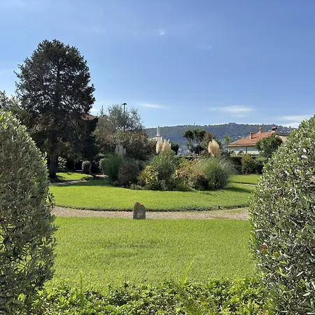 2 Chambres, Terrasses, Proche Et Commerces A Saint-jean Cap Ferrat Сен-Жан-Кап-Ферра