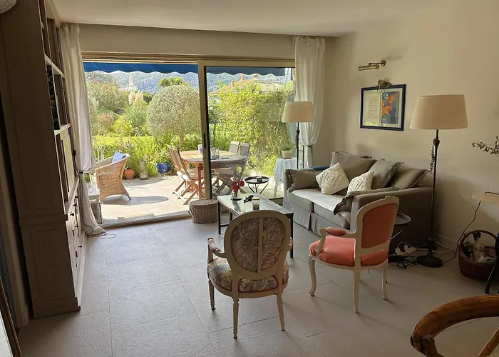 2 Chambres, Terrasses, Proche Et Commerces A Saint-jean Cap Ferrat Сен-Жан-Кап-Ферра