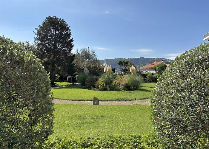 2 Chambres, Terrasses, Proche Et Commerces A Saint-jean Cap Ferrat Сен-Жан-Кап-Ферра